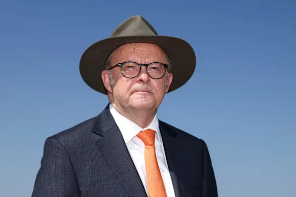 Le Premier ministre Anthony Albanese après la cérémonie de citoyenneté nationale et de lever du drapeau à Canberra.
