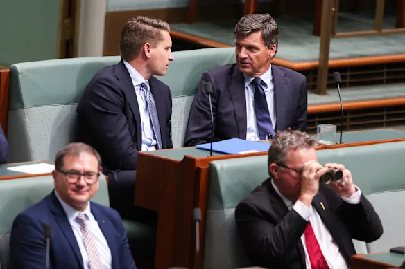 Andrew Hastie (à gauche) et Angus Taylor à la Chambre des représentants en novembre.