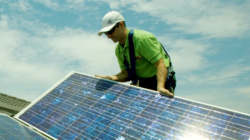 Alors que l’énergie solaire sur les toits dépasse le charbon, davantage de batteries alimentent les équipes de nuit