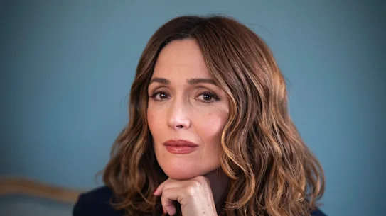 Rose Byrne dit qu'elle « se pince » à l'idée de sa nomination pour l'Oscar de la meilleure actrice, mais qu'elle apprécie le voyage.