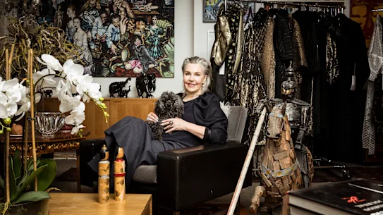 La couturière de Melbourne Kara Baker dans son studio de Melbourne.