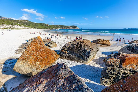 Squeaky Beach, avec son eau turquoise étincelante et son sable blanc scintillant, est l'une des plus belles plages d'Australie.