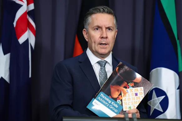 Le ministre des Personnes handicapées, Mark Butler, lors d'une conférence de presse au Parlement de Canberra, mardi.