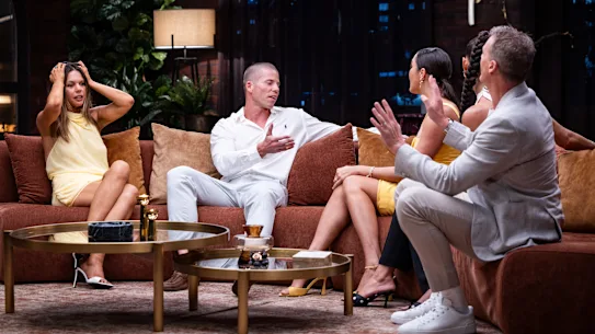 Tyson Gordon (au centre) sur MAFS : Après le dîner.