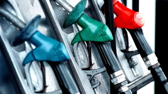 Toute fluctuation des prix du pétrole de référence régional australien, connu sous le nom de brut Tapis, prend entre une semaine et 10 jours pour atteindre les stations-service australiennes.