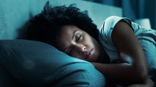 Il n’existe aucune preuve scientifique permettant d’affirmer que les femmes ont besoin de plus de sommeil que les hommes.