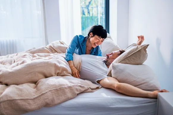 Partager un lit peut être une expérience merveilleuse pour vous et votre partenaire, mais cela peut nécessiter des compromis.
