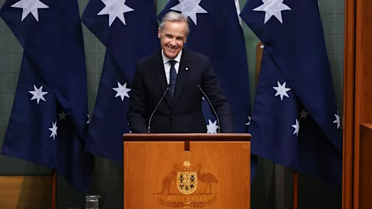 Le Premier ministre canadien Mark Carney s'adressant au Parlement australien. 