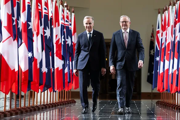Carney et Albanese quittent la Chambre des représentants après que le premier ministre canadien s'est adressé à une séance conjointe du Parlement.