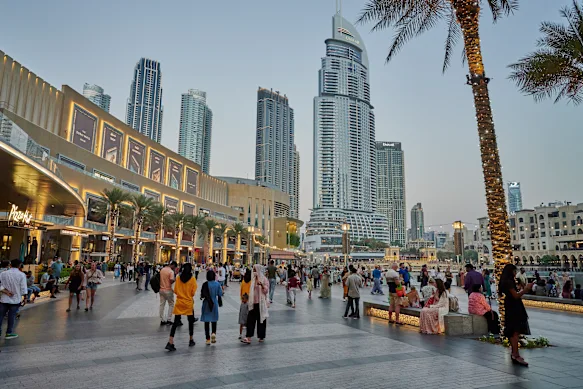 Le Koweït, le Qatar et les Émirats arabes unis sont, à toutes fins utiles, entièrement dépendants des usines de dessalement, en particulier pour les métropoles comme Dubaï.