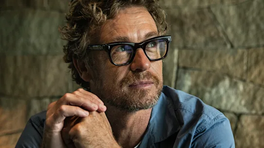 Simon Baker à profiter de la liberté que procure l'âge, en termes de choix de rôles plus compliqués.