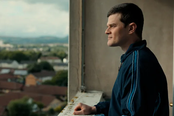 Robert Aramayo dans le rôle de John Davidson dans Je jure.