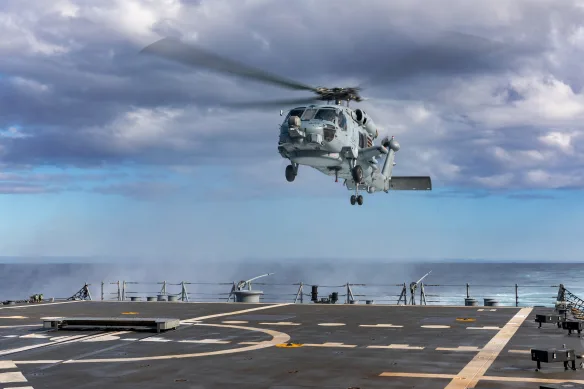 Un hélicoptère MH-60R Seahawk a été contraint de prendre des mesures d'évitement par un hélicoptère militaire chinois.