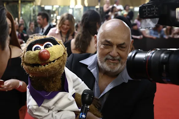 Jamie Dunn et la marionnette Agro aux ARIA Awards en 2019.