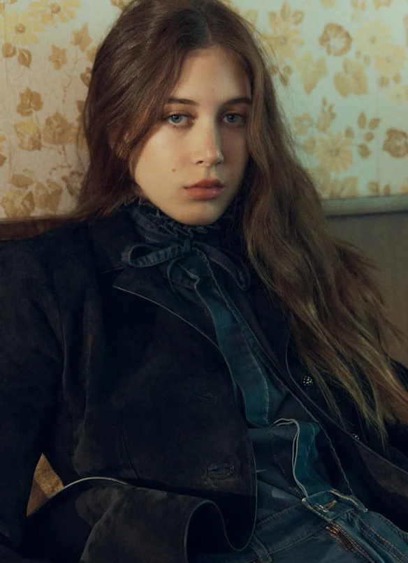 La couverture est la deuxième mondiale de Sunday Rose, après être apparue sur la couverture du magazine Nylon en 2024.