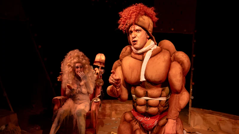 Année du Coq à quarante-cinq ans en bas ; Mary Motorhead/Commerce au Malthouse Theatre