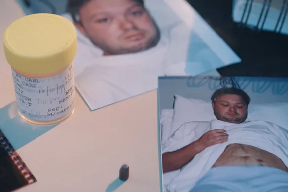 Une image tirée de la mini-série Naked City : Hitmen, qui présente des histoires sur Carl Williams. 