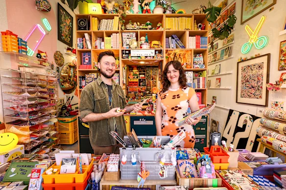 Max Malone et Zoe Crook ont ​​fondé l'atelier et l'espace de vente au détail That Paper Place à Melbourne pour bâtir une communauté issue de leur amour de l'artisanat.