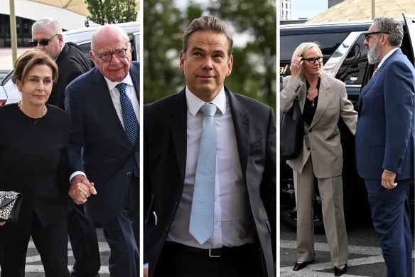 Membres du clan Murdoch à la cour (de gauche à droite) Rupert Murdoch et son épouse Elena Zhukova, Lachlan Murdoch et Elisabeth Murdoch avec son mari Keith Tyson.