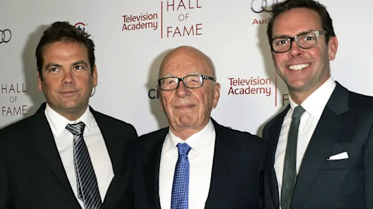 Des temps plus heureux : Lachlan, Rupert et James Murdoch sont au cœur de ce documentaire Netflix.