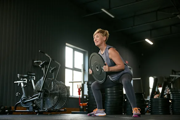 Les experts recommandent une approche globale de la santé des pieds, en commençant tôt par des stratégies comme l’entraînement en force.