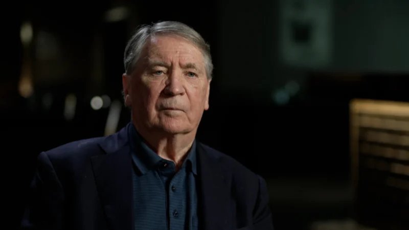 Dennis Richardson démissionne de son poste de conseiller spécial quelques semaines avant le rapport