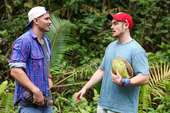 Simon Mee (à gauche) et Harry Hills, survivants australiens.