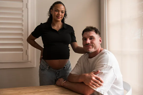 Angus et Chloe Crichton attendent leur premier enfant, un garçon, dans les prochaines semaines.