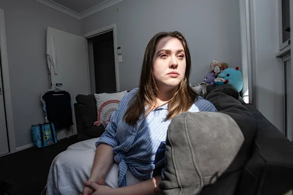 Cailey Thurlow dit qu'elle doit donner la priorité à la nourriture et au carburant plutôt qu'au refroidissement de la maison en raison de contraintes budgétaires.