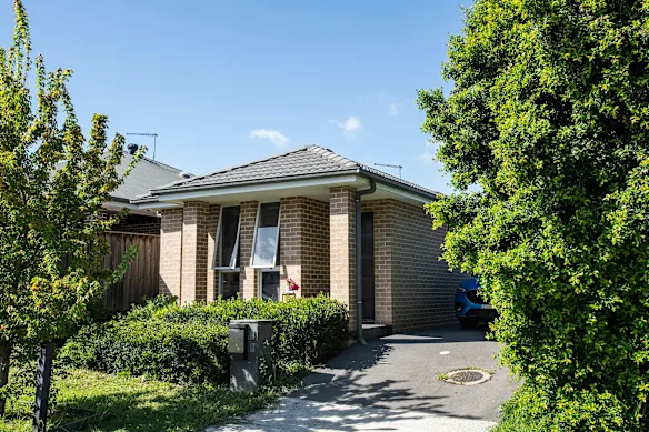 La maison de Cailey Thurlow a été construite en 2017, mais elle n'a pas été conçue pour la chaleur et ne contient pas de climatisation ni de ventilateurs de plafond.