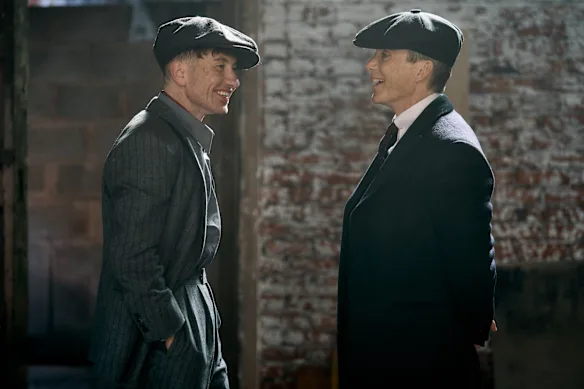 Barry Keoghan (à gauche) et Cillian Murphy sont père et fils dans Peaky Blinders : The Immortal Man.