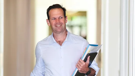 Le sénateur national Matt Canavan arrive pour la réunion de la salle des fêtes des nationaux au Parlement de Canberra le lundi 2 février 2026