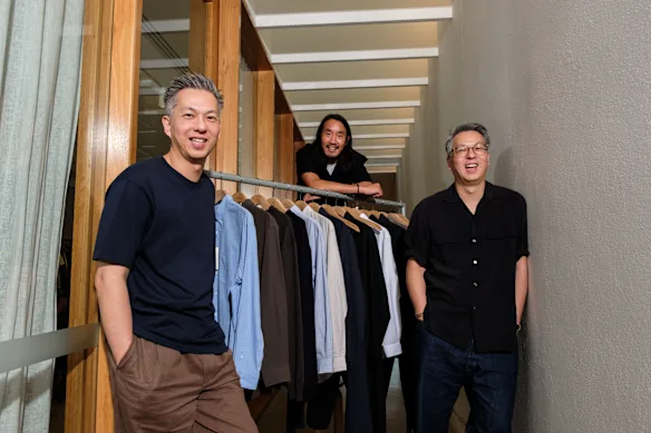De gauche à droite : Brian Wu, cofondateur d'Incu, Doug Low, directeur général, et Vincent Wu, cofondateur, au bureau d'Incu à Rosebery, Sydney.