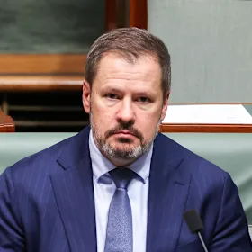 Le député travailliste Ed Husic estime qu'il est temps de prendre conscience de l'impact de l'IA sur l'emploi.