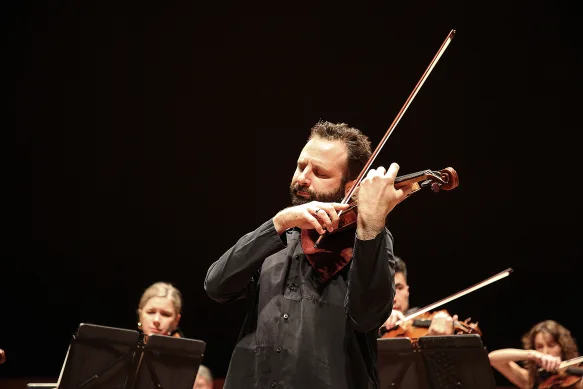 Ilya Gringolts, jouant Bruch avec l'ACO à Melbourne en février 2023.