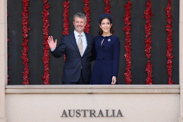 Le roi Frederik X du Danemark et la reine Mary du Danemark au Mémorial australien de la guerre lundi.
