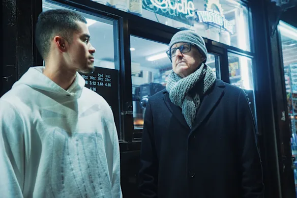 Nico Balinthazy (Sneako) et Louis Theroux, dans Louis Theroux : Inside the Manosphere. 