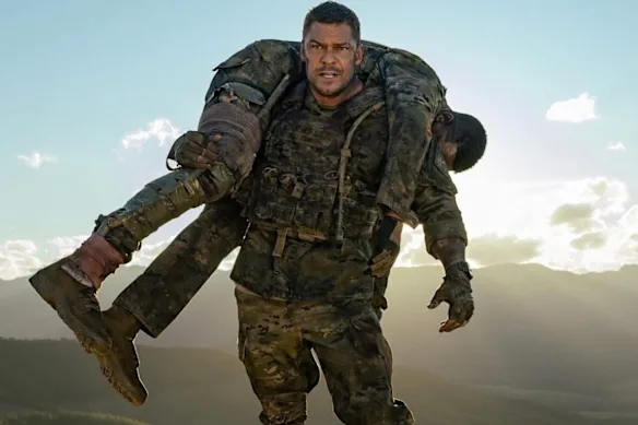 Alan Ritchson dans War Machine.