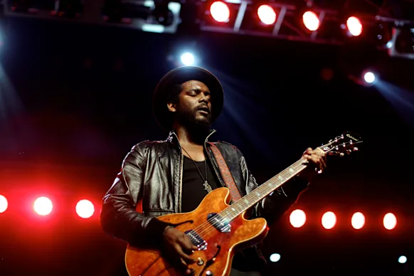 Gary Clark Jr monte sur la scène du Bluesfest en 2014.