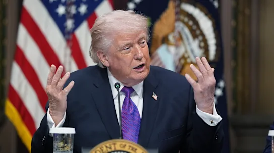 Les guerres commerciales de Trump, financées par les entreprises et les consommateurs américains, nuisent à l’économie américaine et aggravent les problèmes d’accessibilité financière des ménages, alors même que sa guerre contre l’Iran a fait grimper les prix du pétrole – et les prix de l’essence américaine.