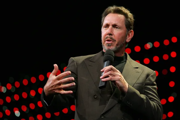 Warner Bros a initialement accepté un rachat de 83 milliards de dollars par Netflix avant que celui-ci ne soit annulé par une offre supérieure de Paramount, contrôlée par le milliardaire Oracle Larry Ellison.