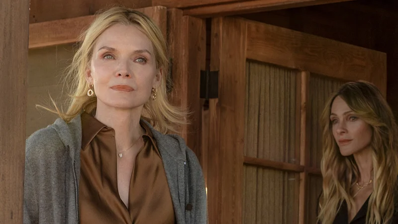 Michelle Pfeiffer pleure dans la nouvelle série de Taylor Sheridan, avec également Kurt Russell