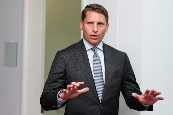 Le ministre de l'opposition à l'industrie, Andrew Hastie, considéré comme un faucon de la sécurité nationale pro-américain, a accusé Donald Trump de colère. 