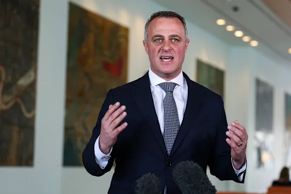 Le trésorier fantôme, Tim Wilson, estime que le gouvernement devrait se concentrer davantage sur la lutte contre la corruption afin d'améliorer le budget.