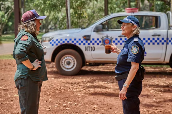 Shari Sebbens et Geneviève Morris dans la deuxième saison.