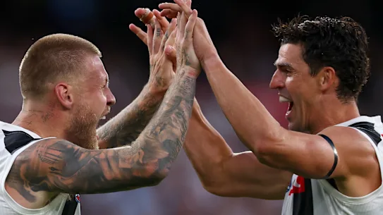 Jeu de puissance. Jordan De Goey et Scott Pendlebury avaient l'habitude d'agir en dehors du banc.