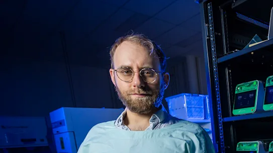 Brett Kagan est titulaire d'un CL1, un nouvel ordinateur biologique.