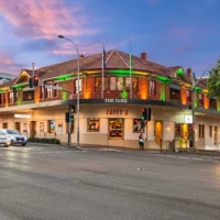 Ventes d&rsquo;hôtels : Oaks et Sundeck vendent