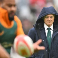 L&rsquo;entraîneur Joe Schmidt fait face à des pressions pour faire évoluer la ligne arrière