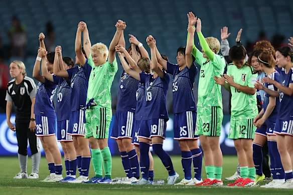 Le Japon célèbre sa victoire en demi-finale contre la Corée du Sud.
